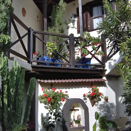 Appartement To The Street With Big Kitchen